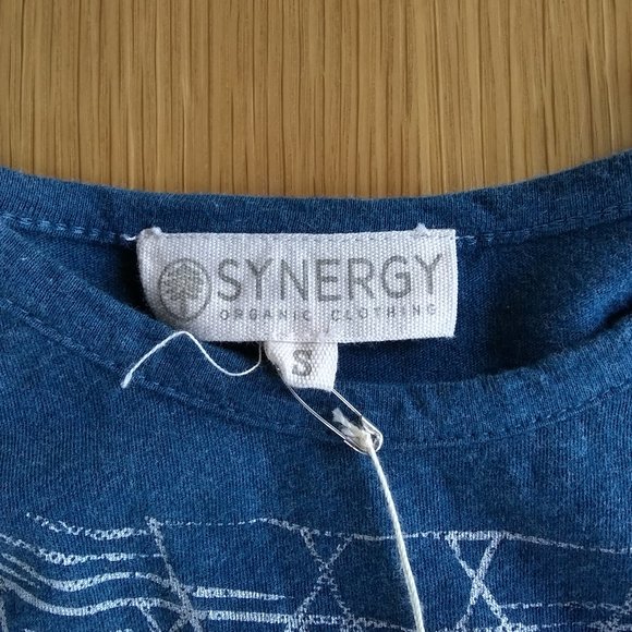 NWT Small Synergy Blue Feather Graphic Circle Top Teal Dreams - Picture 6 of 10